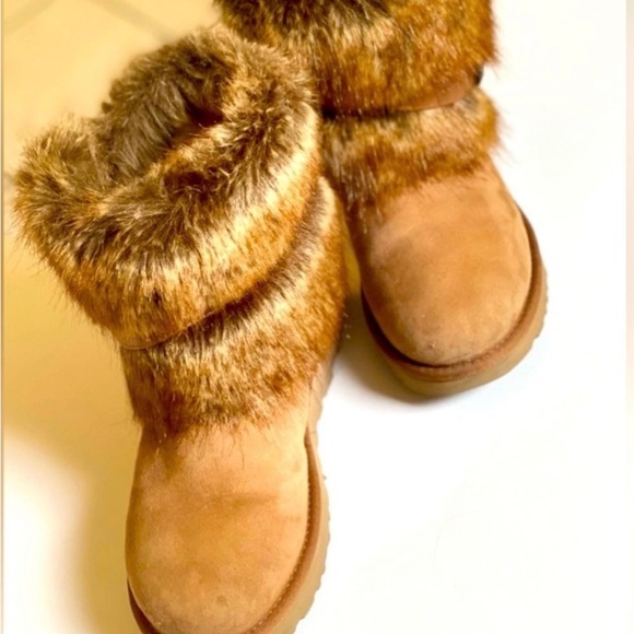 UGG Classic Buckle Mini Suede Boots - Picture 4 of 5